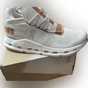 WOMEN'S ON CLOUDNOVA RUNNING SHOES